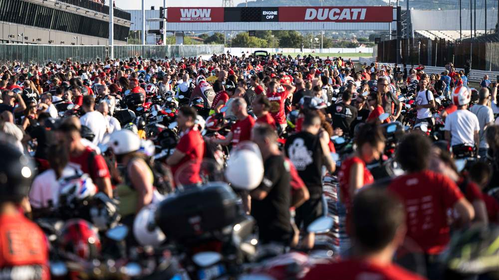 Die World Ducati Week in Misano Italien